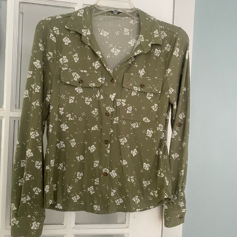 ADRIENNE VITTADINI Olive Green Button-Up Blouse NEW